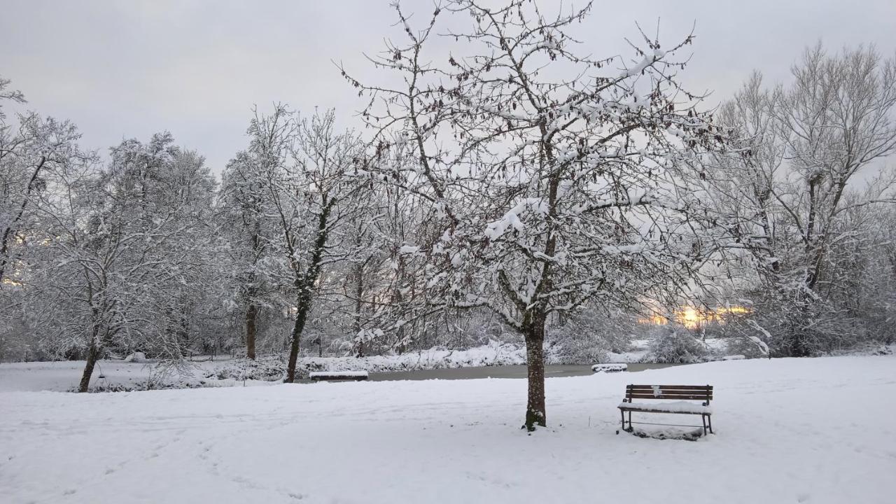Les Jardins Des 3 Provinces- Gite Montcharvot 外观 照片